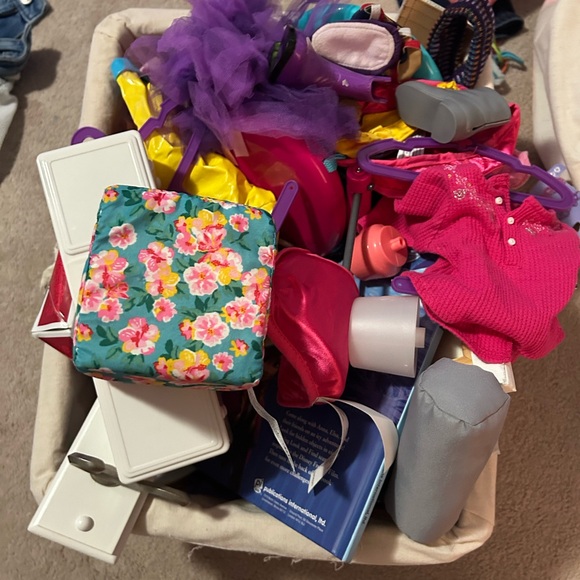 American girl doll accessories and furniture pieces - Picture 2 of 5